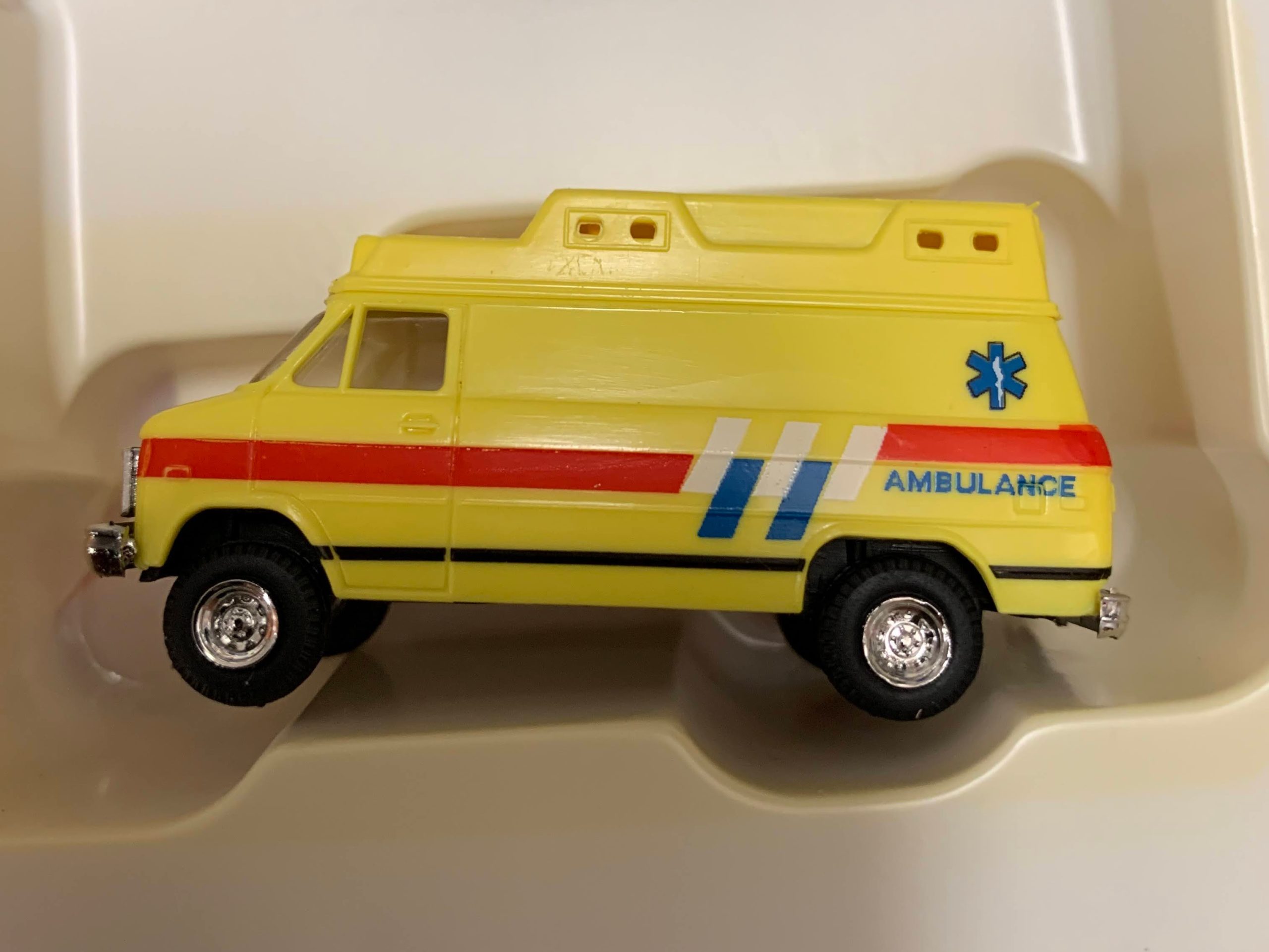 Ambulance, Yellow, Unmarked