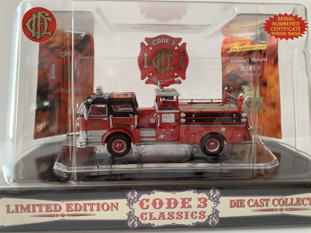 Miniature Code 3 Mack CF Pumper - Engine 11 Harrison NY - Échelle 1/64 - Occasion