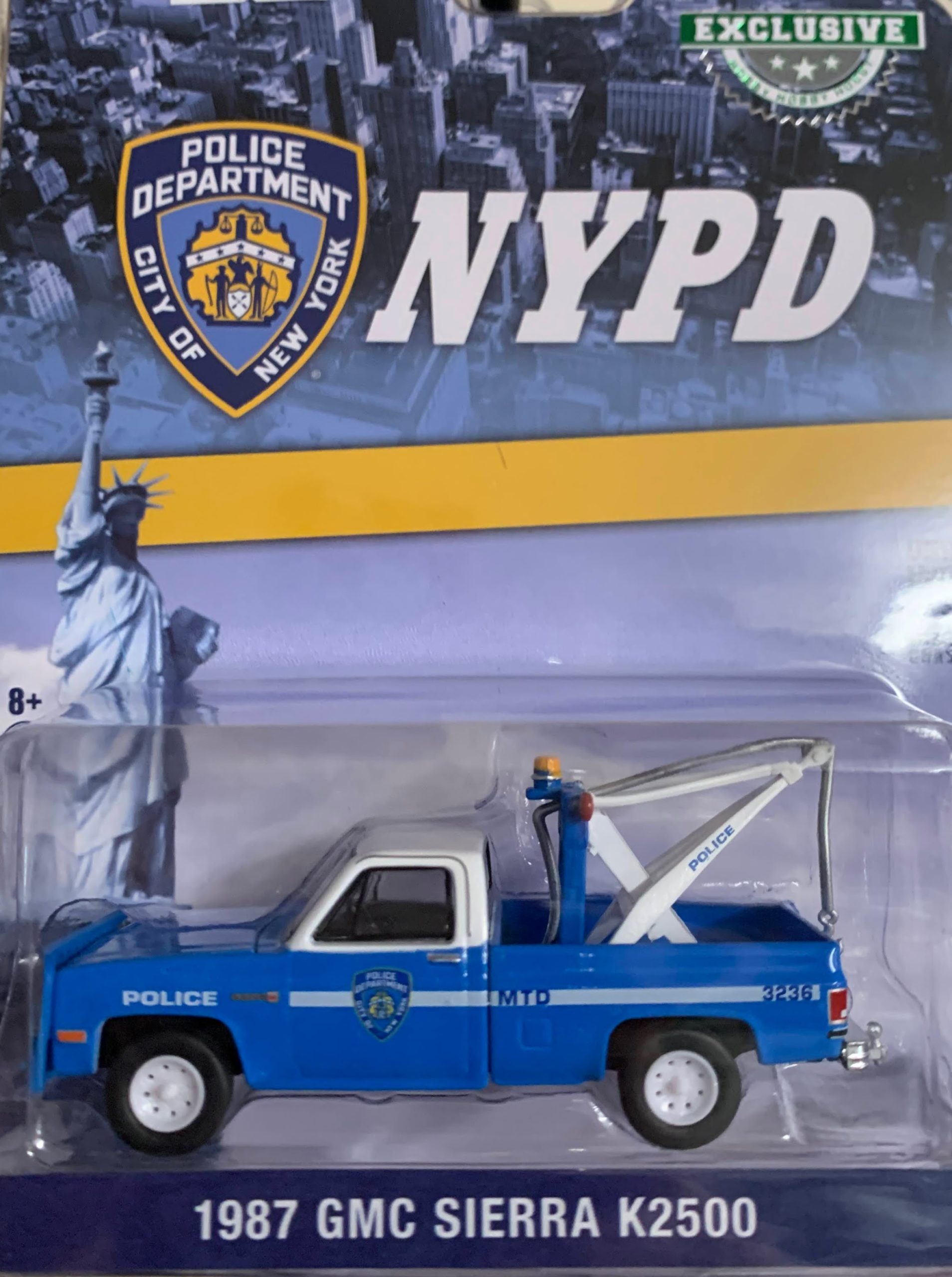 Greenlight 30236 1987 GMC Sierra K2500 with Drop in Tow Hook NYPD 1:64 Scale 
