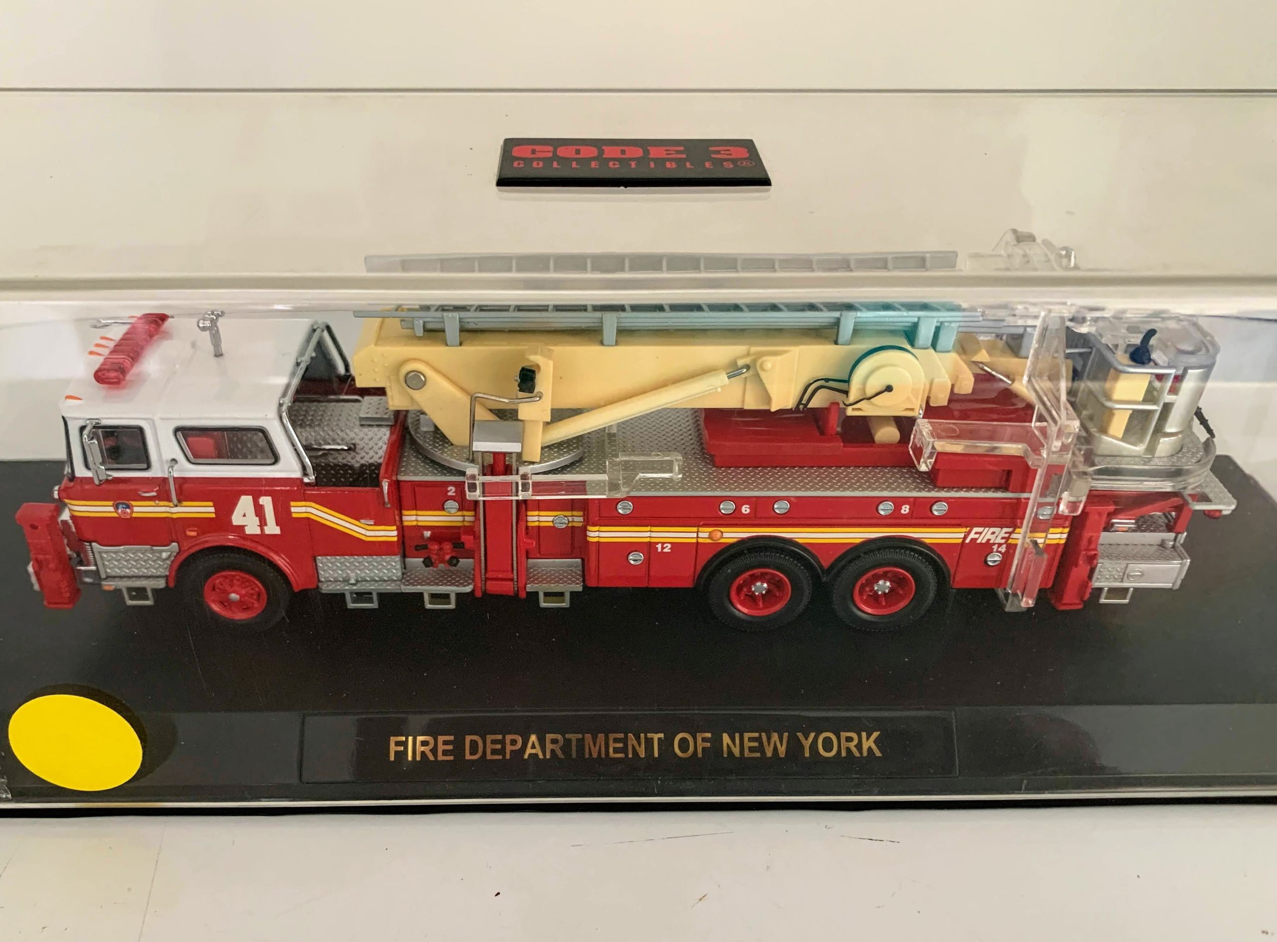 Code 3 - FDNY Mack CF Aerialscope Ladder 41