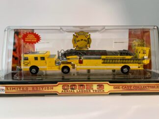 Code 3 - Honolulu TDA Seagrave Ladder 25