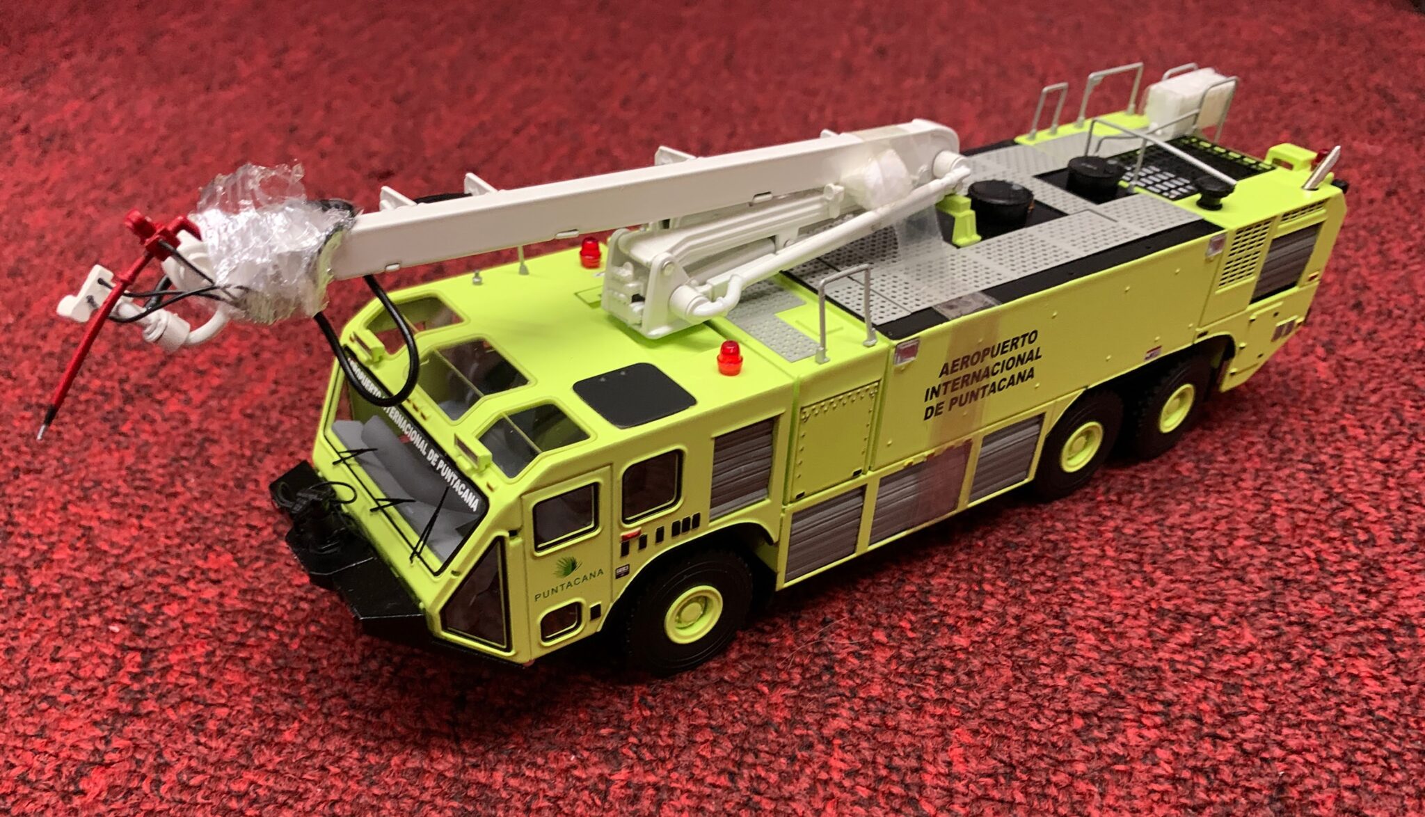 Camion de pompier d'aéroport OshKosh Striker 8x8 modèle 3D $149 - .3ds .c4d .fbx .ma .max .obj
