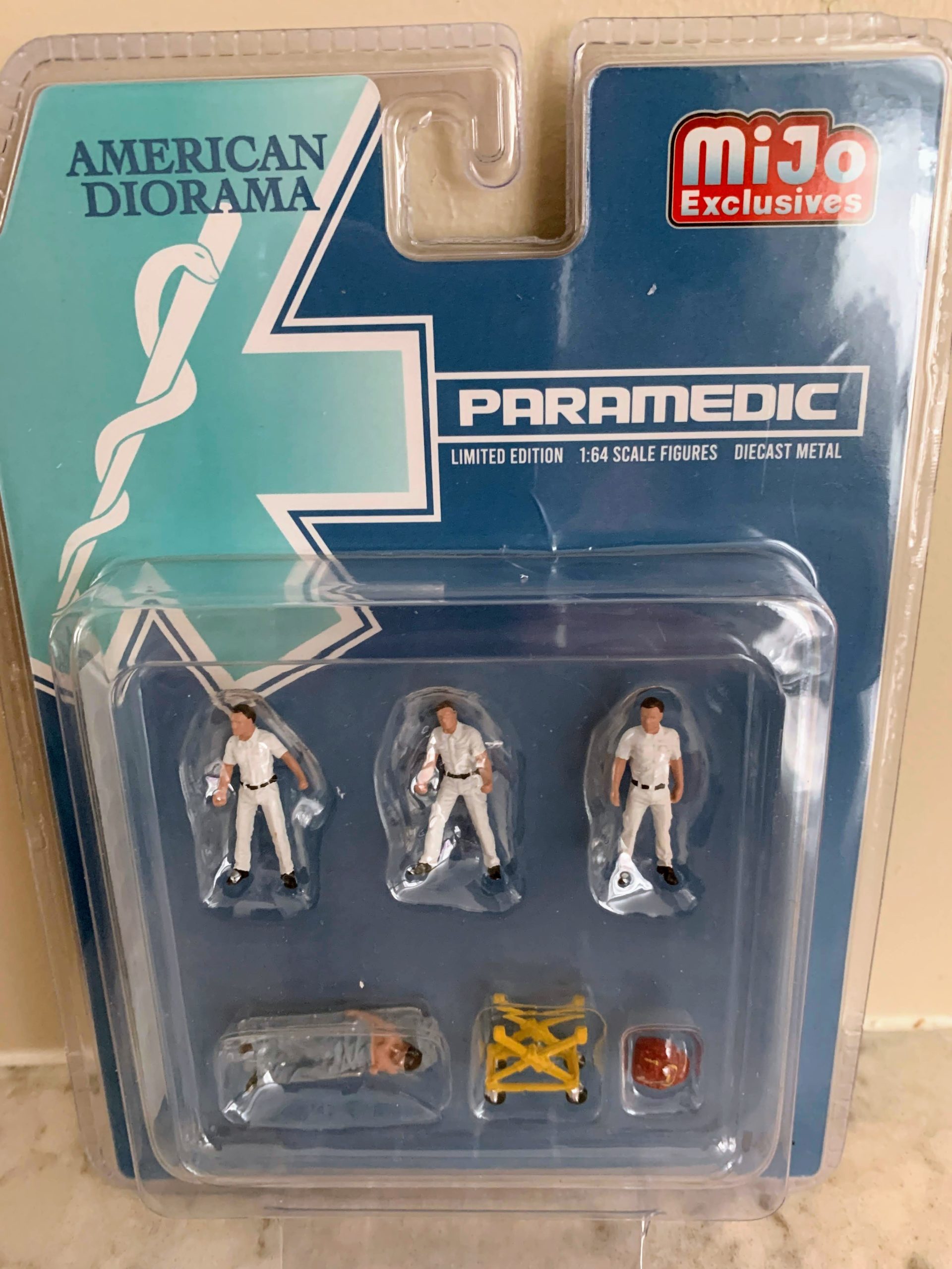 Diorama Figure Set - Paramedic 1:64 scale 