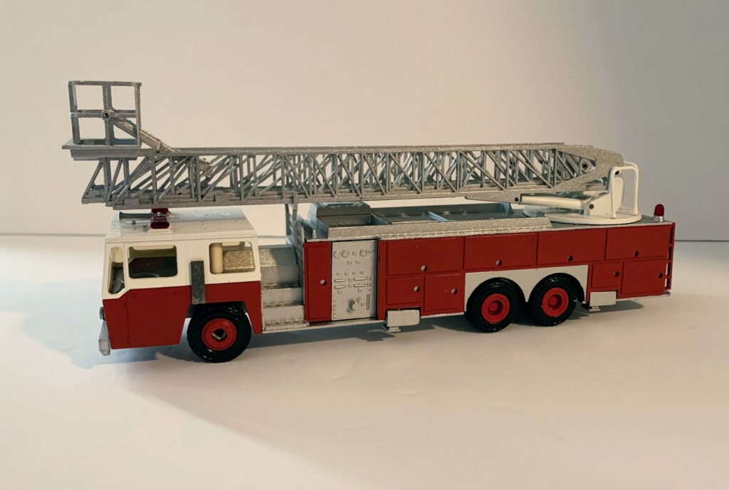 EOne 95' Aerial Ladder w/Bucket 3 Axle Fire Truck