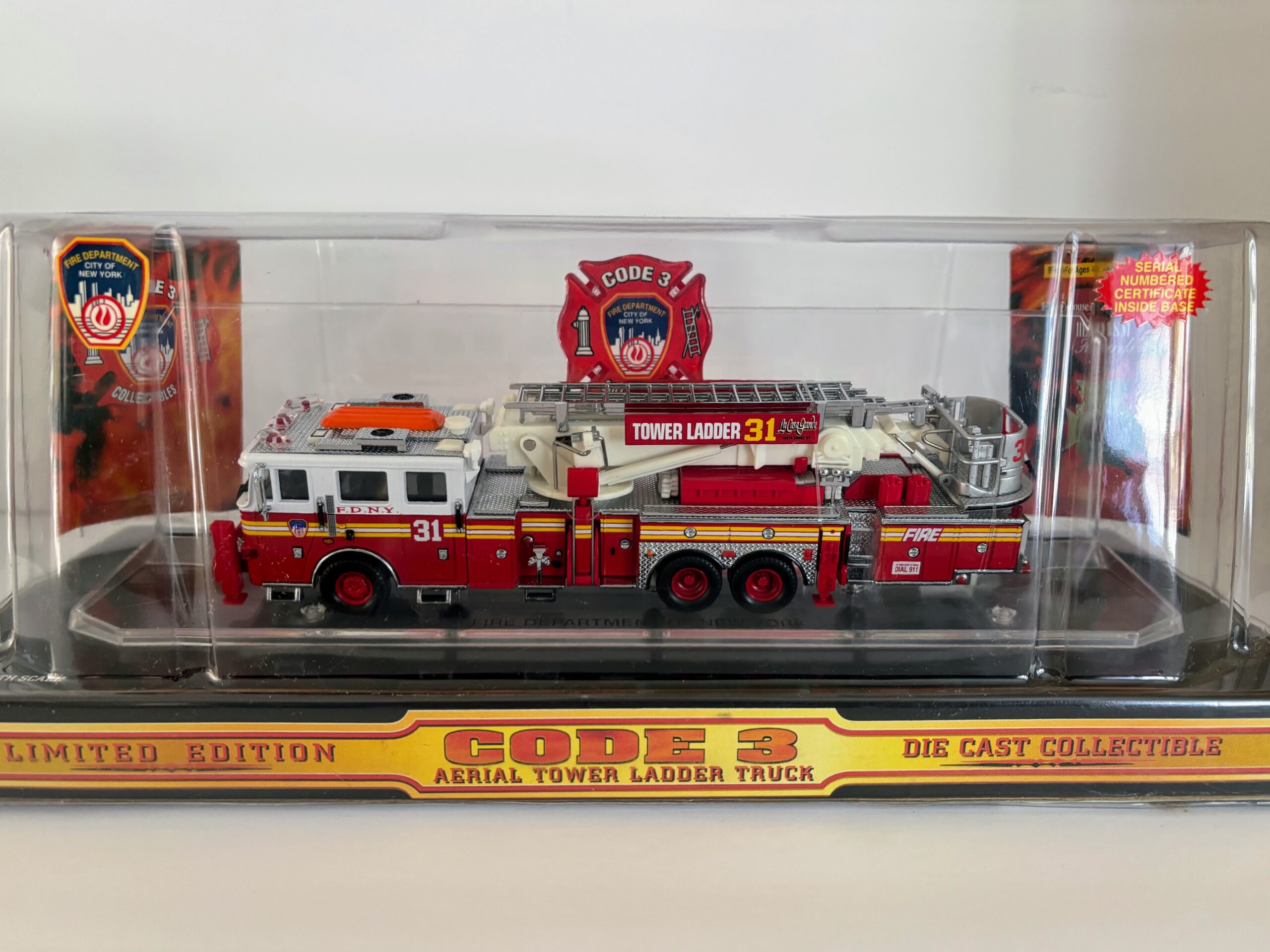 Code 3 - FDNY Station Set, L-31 and E-82, Set of Two - Image 3